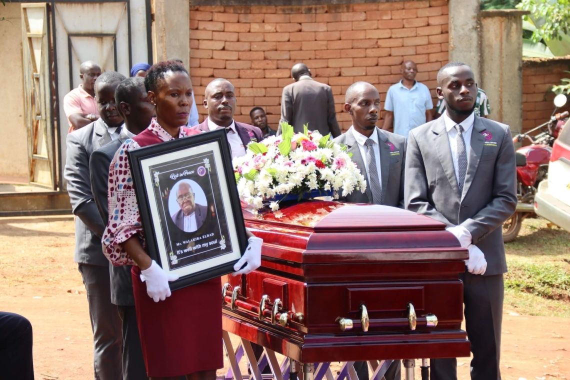 Esanduko omuli omubiri gw’omugenzi Esanduko omuli omubiri gw’omugenzi
